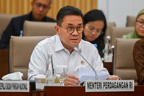 Menteri Perdagangan Budi Santoso menyampaikan paparan saat mengikuti rapat kerja dengan Komisi VI DPR di Kompleks Parlemen, Senayan, Jakarta, Rabu (8/4/2026). Foto: Rivan Awal Lingga/ANTARA FOTO