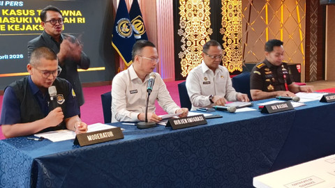 Konfrensi pers pelimpahan kasus tiga WN Australia penumpang pesawat ilegal ke kejaksaan di Direktorat Jenderal Imigrasi, Kamis (9/4/2026). Foto: Kevin Daniel/kumparan