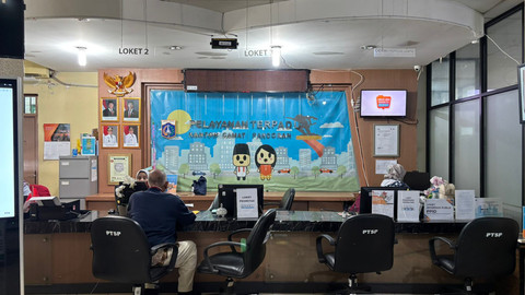 Di hari pertama WFH ASN DKI Jakarta, pelayanan publik di Kantor Camat Pancoran, Jakarta Selatan, Jumat (10/4), terpantau normal. Foto: Ryan Iqbal/kumparan