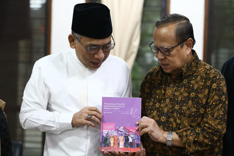 Ketua Umum Pengurus Besar Nahdlatul Ulama (PBNU), Yahya Cholil Staquf alias Gus Yahya bertemu dengan Uskup Agung Jakarta, Kardinal Ignatius Suharyo Hardjoatmodjo di Wisma Keuskupan Agung Jakarta, Jumat (10/4/2026). Foto: Dok. PBNU