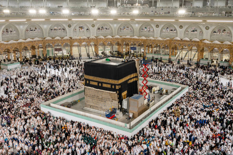 Pemeliharaan rutin Ka'bah pada April 2026 menjelang musim haji. Foto: X/@tfrabiah
