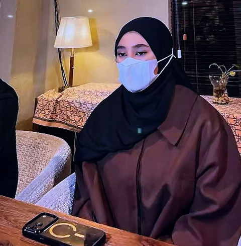 Clara Shinta jumpa pers soal perselingkuhan suaminya. Foto: kumparan