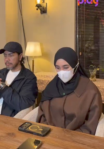 Clara Shinta Menangis Ungkap Kisruh Rumah Tangganya