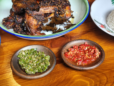 Ayam Goreng Kampung Pak Tri yang berlokasi di Office 8 Jl. Senopati Raya No 8. Foto: Ela Nurlaela/kumparan