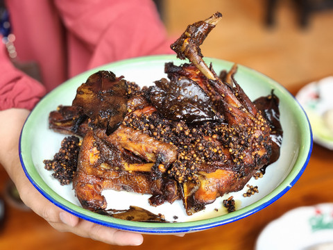 Ayam Goreng Kampung Pak Tri yang berlokasi di Office 8 Jl. Senopati Raya No 8. Foto: Ela Nurlaela/kumparan