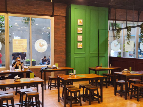 Ayam Goreng Kampung Pak Tri yang berlokasi di Office 8 Jl. Senopati Raya No 8. Foto: Ela Nurlaela/kumparan