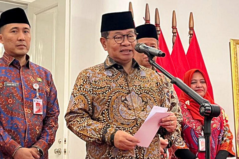Gubernur DKI Jakarta, Pramono Anung saat Pengukuhan Petugas Penyelenggara Ibadah Haji (PPIH) Kloter Provinsi DKI Jakarta di Balai Kota, Gambir, Jakarta Pusat, Kamis (16/4/2026). Foto: Nasywa Athifah/kumparan