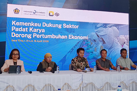 Direktur Penyuluhan, Pelayanan, dan Hubungan Masyarakat Direktorat Jenderal Pajak Kementerian Keuangan (Kemenkeu), Inge Diana Rismawanti, saat konferensi pers di Kabupaten Nganjuk, Jawa Timur, Kamis (16/4/2026). Foto: Muhammad Fhandra/kumparan
