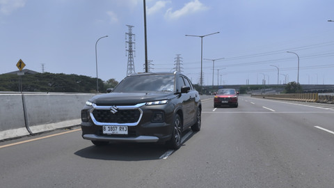 Suzuki Grand Vitara dan Honda HR-V Hybrid. Foto: dok. kumparan