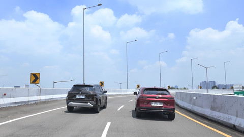 Suzuki Grand Vitara dan Honda HR-V Hybrid. Foto: dok. kumparan