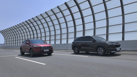 Suzuki Grand Vitara dan Honda HR-V Hybrid. Foto: dok. kumparan