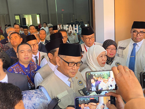 Menteri Haji dan Umrah (Menhaj), Mochamad Irfan Yusuf saat acara pelantikan Petugas Penyelenggara Ibadah Haji (PPIH) di Asrama Haji Embarkasi Sukolilo Surabaya (Ahess), Jumat (17/4/2026). Foto: Farusma Okta Verdian/kumparan