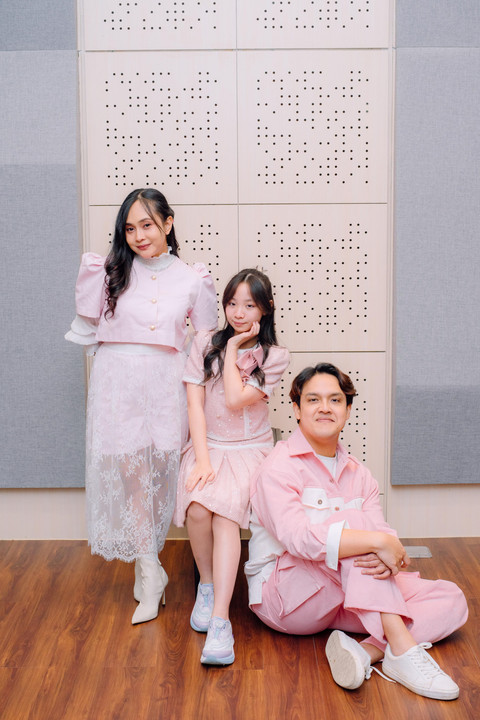 Aviwkila berkolaborasi dengan penyanyi anak Etenia Croft dalam lagu Teman Istimewa. Foto: Dok. Istimewa