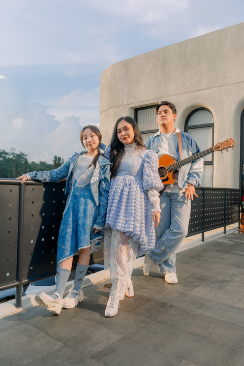 Aviwkila berkolaborasi dengan penyanyi anak Etenia Croft dalam lagu Teman Istimewa. Foto: Dok. Istimewa
