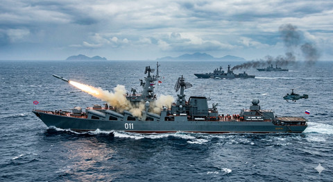 Ilustrasi latihan kapal perang Rusia di Laut Cina Selatan. Sumber gambar: gambar dibuat menggunakan AI. 