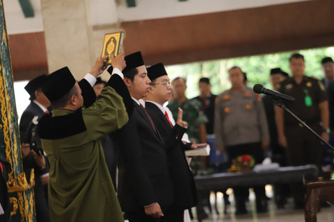 Pengambilan sumpah jabatan ASN saat pelantikan pada Senin (13/4/2026). Foto: Dok. Pemkab Malang