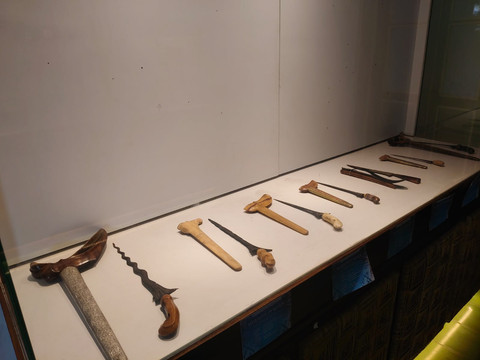 Sejumlah keris karya empu perempuan hingga yang diwarisi perempuan di Grha Keris, Yogyakarta, Sabtu (18/4/2026). Foto: Arfiansyah Panji Purnandaru/kumparan