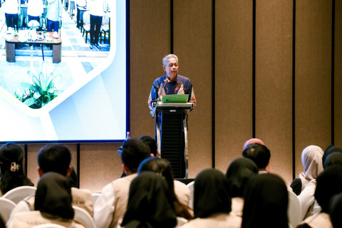 Wamensos Agus Jabo saat acara Pengelolaan Perpustakaan Tingkat Lanjut Bagi Pengelola Perpustakaan Sekolah Rakyat Batch 3 Tahun 2026 di Novotel BSD City, Kabupaten Tangerang, Banten, Sabtu (18/4/2026). Foto: Kemensos RI