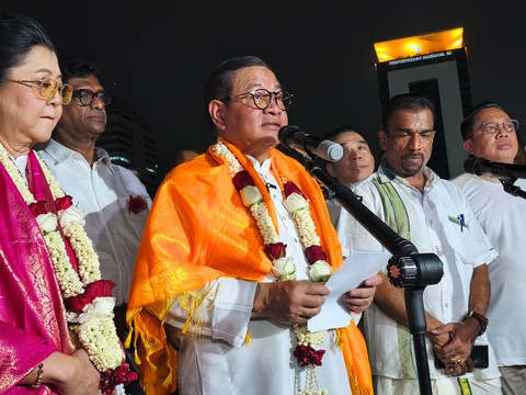 Gubernur Pramono Anung usai acara Malam Renungan Suci di Monas, Jakarta (18/4/2026). Foto: Kevin Daniel/kumparan