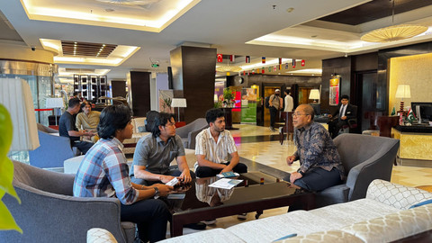 KJRI Karachi melepas kepulangan 3 WNI ABK kapal MV Gold Autumn di Karachi, Pakistan. Dok. KJRI Karachi