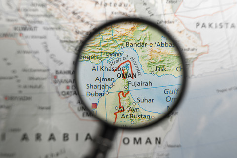Ilustrasi Selat Hormuz. Foto: La Terase/Shutterstock