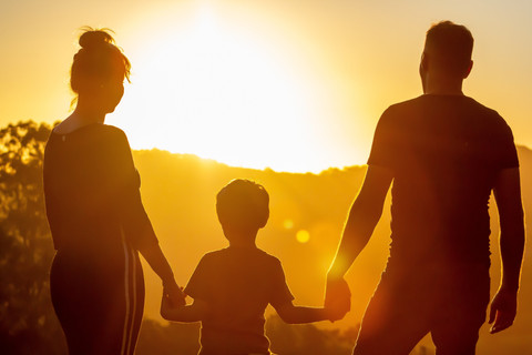 https://pixabay.com/photos/family-sun-love-grandparents-7392843/