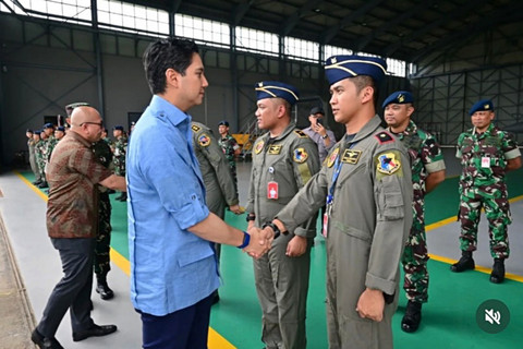 Wakil Ketua Komisi I DPR RI, Gerardus Budisatrio Djiwandono atau Budi Djiwandono berkunjung ke Pangkalan TNI Angkatan Udara Roesmin Nurjadin di Pekanbaru, Riau. Foto: @budidjiwandono/Instagram