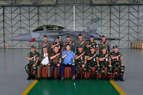 Wakil Ketua Komisi I DPR RI, Gerardus Budisatrio Djiwandono atau Budi Djiwandono berkunjung ke Pangkalan TNI Angkatan Udara Roesmin Nurjadin di Pekanbaru, Riau. Foto: @budidjiwandono/Instagram