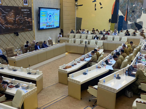 Suasana rapat Komisi II dengan Kemendagri di Kompleks Parlemen, Senayan, Jakarta, Senin (20/4/2026). Foto: Nasywa Athifah/kumparan