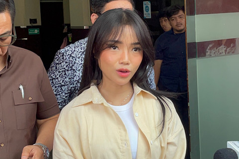 Fuji Utami di Polres Jakarta Selatan, Senin (20/4/2026). Foto: Salsha Okta Fairuz/kumparan