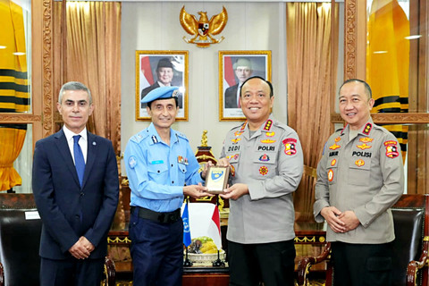 Wakapolri Komjen Dedi Prasetyo bertemu United Nations Police Adviser Faisal Shahkar, didampingi Hai Nguyen serta Mehmet Ata Yenigun, yang berlangsung di Ruang Perjamuan Mabes Polri, Jakarta. Foto: Dok. Polri