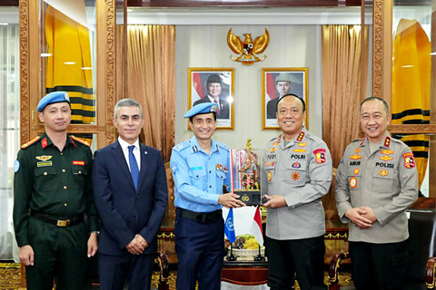 Wakapolri Komjen Dedi Prasetyo bertemu United Nations Police Adviser Faisal Shahkar, didampingi Hai Nguyen serta Mehmet Ata Yenigun, yang berlangsung di Ruang Perjamuan Mabes Polri, Jakarta. Foto: Dok. Polri