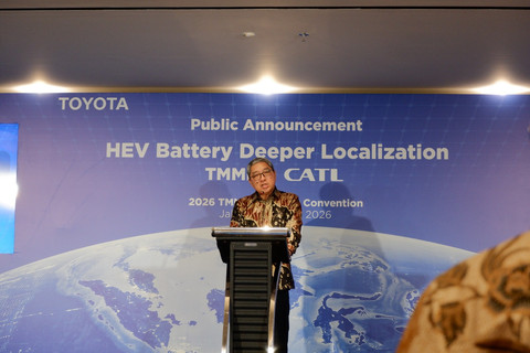 Presiden Direktur PT TMMIN, Nandi Julyanto memberikan keterangan pers terkait kerjasama pengembangan baterai kendaraan elektrifikasi bersama dengan CATL (Contemporary Amperex Technology Co. Limited) di Tangerang, Senin (20/4/2026). Foto: Sena Pratama/kumparan