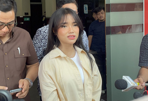 Fuji Utami di Polres Jakarta Selatan, Senin (20/4/2026). Foto: Salsha Okta Fairuz/kumparan