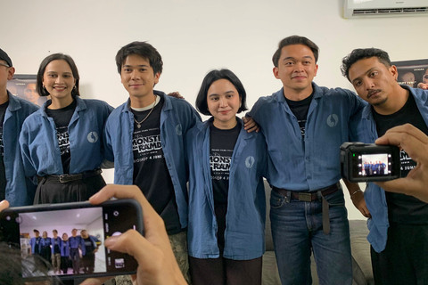 Iqbaal dan para cast dalam jumpa pers film Monster Pabrik Rambut, Senin (20/4/2026). Foto: Vincentius Mario/kumparan