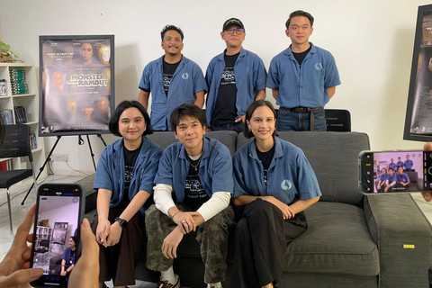 Iqbaal dan para cast dalam jumpa pers film Monster Pabrik Rambut, Senin (20/4/2026). Foto: Vincentius Mario/kumparan