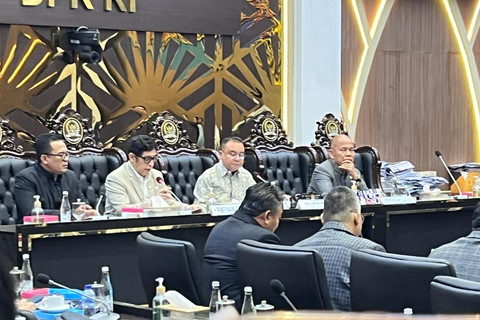 Wakil Ketua DPR Sufmi Dasco Ahmad memimpin rapat pleno pembahasan tingkat I RUU PPRT di Kompleks Parlemen, Senayan, Jakarta, Senin (20/4/2026). Foto: Nasywa Athifah/kumparan
