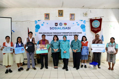 Ketua Umum (Ketum) Tim Penggerak Pemberdayaan dan Kesejahteraan Keluarga (TP PKK) Tri Tito Karnavian saat mengunjungi SMA Negeri 1 Atambua, Kabupaten Belu, Nusa Tenggara Timur (NTT), Kamis (16/4/2026). Foto: Kemendagri RI