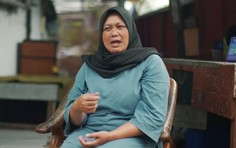 Irma, perempuan inspiratif penggerak UMKM di Desa Gunungleutik, Ciparay, Bandung. Foto: dok. kumparan/YouTube.