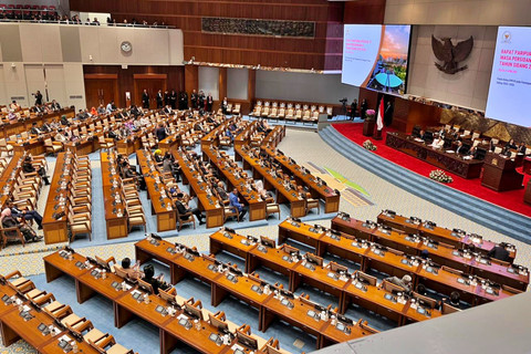 Suasana rapat paripurna penutupan masa sidang IV tahun 2025-2026 di Kompleks Parlemen, Senayan, Jakarta, Selasa (21/4/2026). Foto: Nasywa Athifah/kumparan
