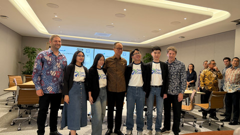 Menteri Perindustrian Republik Indonesia, Agus Gumiwang saat berkunjung ke Apple Developer Institute di Jakarta. Foto: Kevin Kurnianto/kumparan