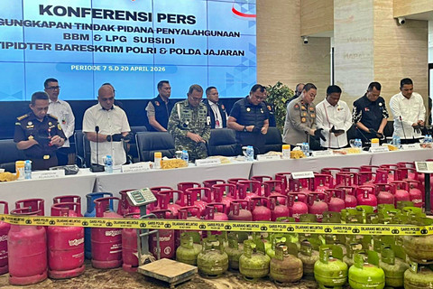 Barang Bukti berupa tabung LPG yang disita dalam Pengungkapan Tindak Pidana Penyalahgunaan BBM dan LPG Subsidi Dit Tipidter Bareskrim Polri dan Polda Jajaran di Bareskrim Polri, Jakarta Selatan, Selasa (21/4/2026). Foto: Jeni Ritanti/kumparan