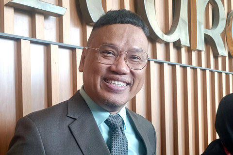 Uya Kuya klarifikasi soal hoaks dapur MBG di DPR RI, Selasa (21/4/2026). Foto: Giovanni/kumparan