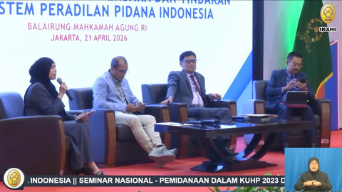 (Dari kanan ke kiri) Jampidum, Asep Nana Mulyana; Ketua Komisi III DPR Habiburokhman, Wakil Menteri Hukum Edward Omar Sharif Hiariej di acara seminar IKAHI. Foto: YouTube/ IKAHI
