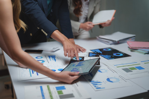 Ilustrasi berdiskusi. Foto: CrizzyStudio/Shutterstock