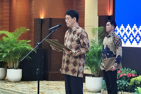 Menkeu Purbaya kembali lantik 5 pejabat Eselon II Kemenkeu di Kantor Kemenkeu, Selasa (21/4/2026). Foto: Widya/kumparan