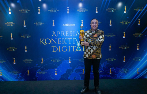Telkom meraih penghargaan Perusahaan Terbaik dalam Menjaga Resiliensi Konektivitas Digital di Seluruh Indonesia pada ajang Apresiasi Konektivitas Digital 2026 yang diterima oleh Direktur Network Telkom Nanang Hendarno. Foto: dok. Telkom