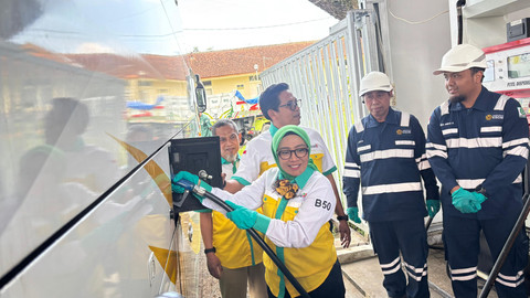 Direktur Jenderal Energi Baru, Terbarukan, dan Konservasi Energi (EBTKE) Kementerian ESDM, Eniya Listiani Dewi dalam uji coba B50 di Lembang, Selasa (21/4). Foto: Ave Airiza Gunanto/kumparan