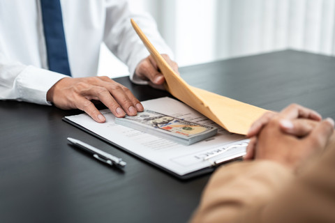 Ilustrasi korupsi. Foto: Freedomz/Shutterstock