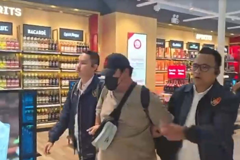 Momen penangkapan mantan kepala kas salah satu bank di Rantauprapat, Kabupaten Labuhanbatu, Sumatera Utara, Andi Hakim Febriansyah. Foto: Dok. Istimewa